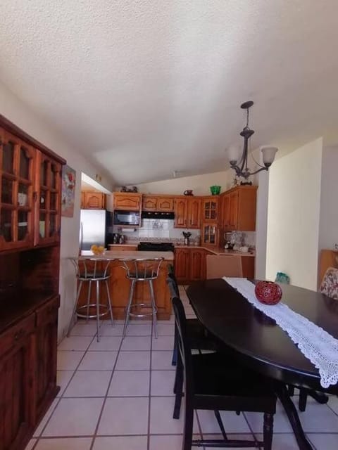 Kitchen or kitchenette, pet friendly, stove