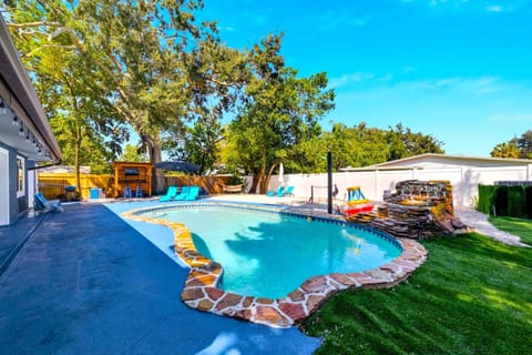 Evening entertainment, Pool view, Swimming pool