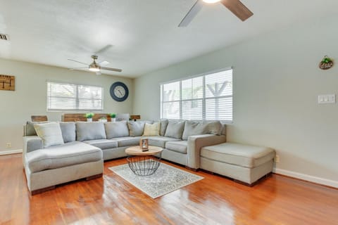 Sunny Fort Walton Beach Vacation Rental with Yard! Haus in Wright