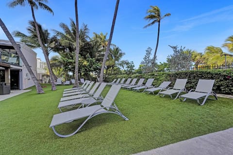 8 floor Miami beach with beach service Apartment in Miami Beach