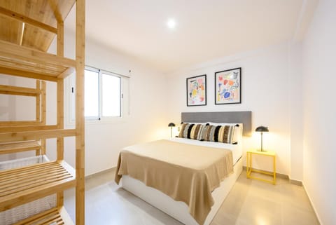 Bed, Photo of the whole room, Bedroom, wardrobe, air conditioner, air conditioner