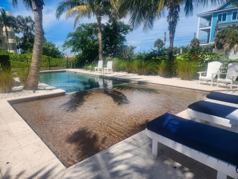 Sugar Sand Cottage House in Siesta Beach