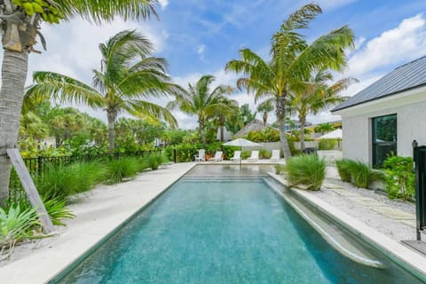 Sugar Sand Cottage House in Siesta Beach