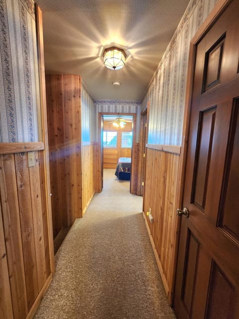 Toste Cabin- Spacious 3br Cabin In East Village! House in Shaver Lake