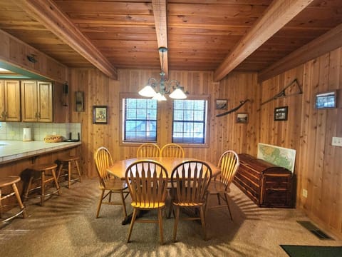 Toste Cabin- Spacious 3br Cabin In East Village! House in Shaver Lake