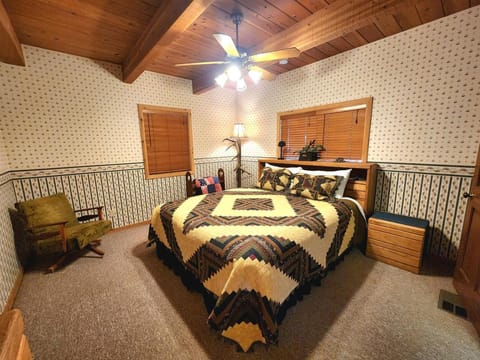 Toste Cabin- Spacious 3br Cabin In East Village! Casa in Shaver Lake