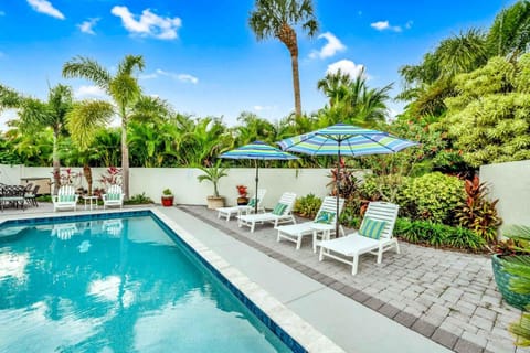 Blue Palm Maison in Saint Armands Key