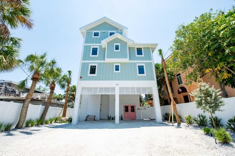 Ocean Overlook House in Siesta Beach