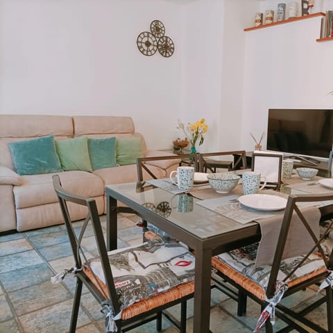 Living room, Dining area