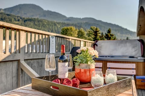 The Royal Suite - Village Penthouse, Private Hot Tub with Mountain Views Apartment in Whistler