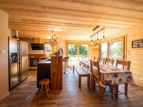 Chalet familial confortable avec spa, proche Gérardmer et station de ski, idéal été et hiver. - FR-1-589-469 House in Xonrupt-Longemer