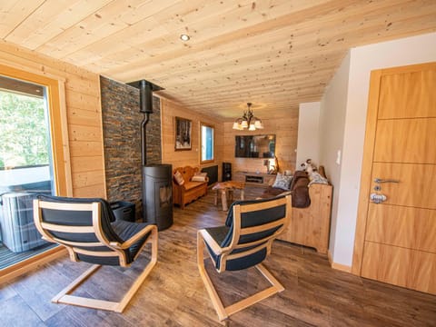 Chalet familial confortable avec spa, proche Gérardmer et station de ski, idéal été et hiver. - FR-1-589-469 House in Xonrupt-Longemer