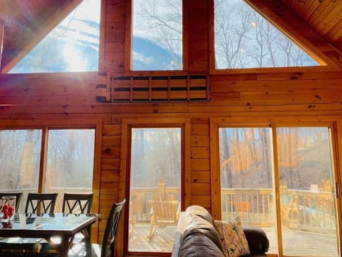 Spectacular Log Cabin Home 45 minutes to Asheville Maison in Marion