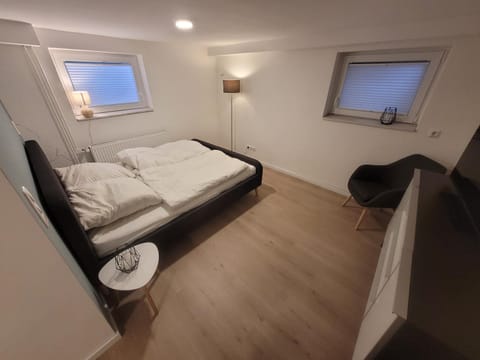 Zimmer im Souterrain mit eigenem Bad Vacation rental in Celle