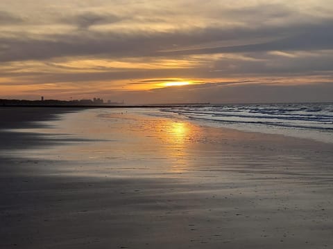 Caravan Aan Zee Arnani Campground/ 
RV Resort in Ostend