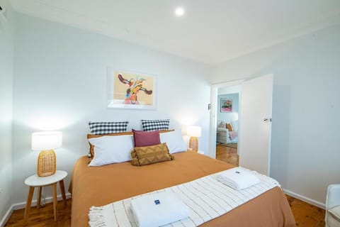 Cobbora Cottage - Sleek & Stylish, Near Hospital House in Dubbo