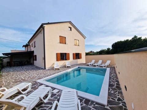 Property building, Pool view, Swimming pool, sunbed