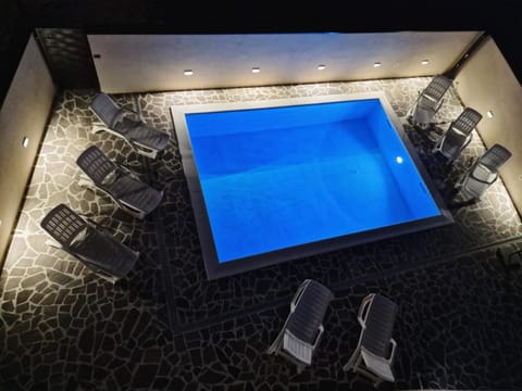 Swimming pool, sunbed
