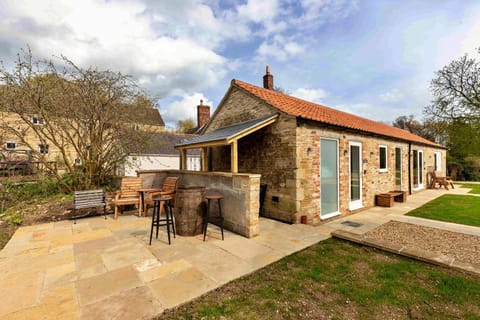 Property building, Patio, Spring, Day, View (from property/room), Dining area