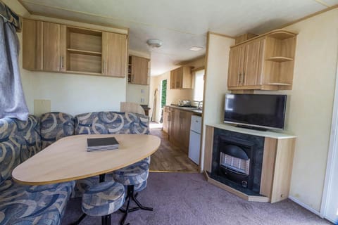Great 8 Berth Caravan For Hire At Southview Holiday Park In Skegness Ref 33097f Campground/ 
RV Resort in Skegness