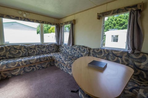 Great 8 Berth Caravan For Hire At Southview Holiday Park In Skegness Ref 33097f Campground/ 
RV Resort in Skegness