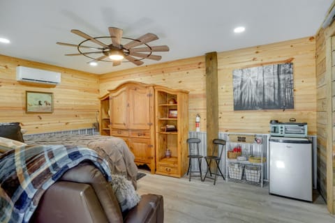 Farm Stay Modern Barndominium in Lakeland! Apartment in Lakeland