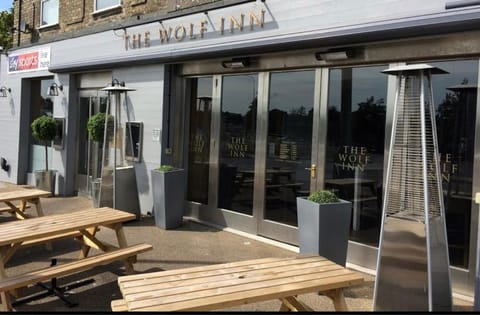 Wolf Inn Serviced Accommodation Apartment in Lowestoft