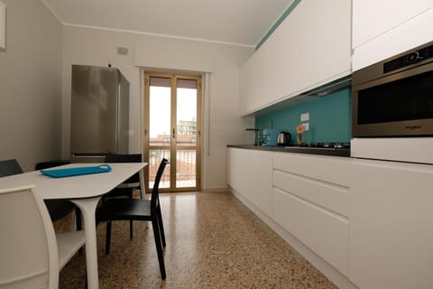 Kitchen or kitchenette, Dining area, stove