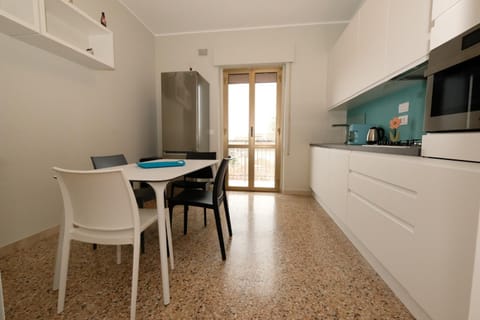 Kitchen or kitchenette, Dining area, stove