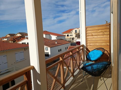 Mimizan Apt neuf 80m2 +terrasse 100m plage Apartment in Mimizan