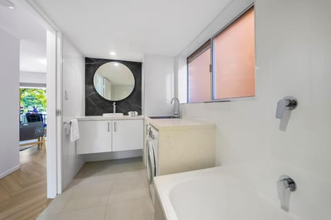 Newly Renovated Unit in Southport Gold Coast Eigentumswohnung in Main Beach