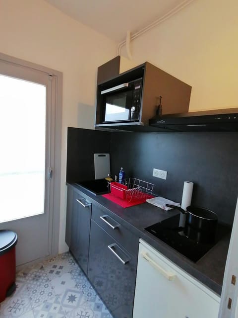 Kitchen or kitchenette, pet friendly, stove