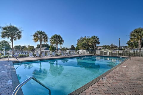 Sunny Myrtle Beach Resort Home - 1 Mi to Ocean! House in Surfside Beach