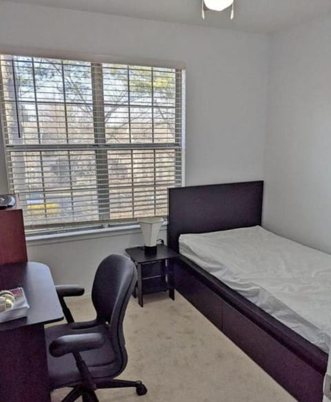 Amazing 1 Bedroom Apartment City Centre Condo in Fairfax