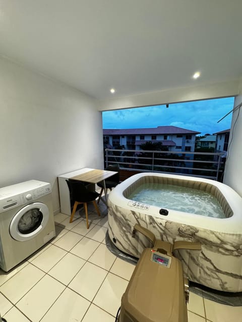 Hot Tub, Spa and wellness centre/facilities, Dining area, washing machine