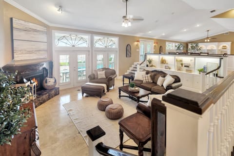 The Luxury Lakehouse House in Winter Haven
