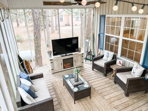 Pet Friendly Cottage Nestled in the Pines with Cozy Fire Pit only Minutes to BEACHES House in Dauphin Island