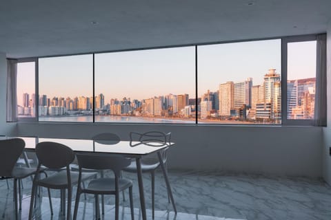 Dining area, City view