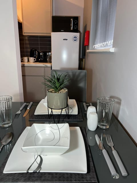 Kitchen or kitchenette, Dining area, minibar, pet friendly, stove