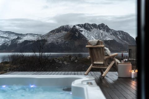 Patio, Day, Natural landscape, Winter, Hot Tub, View (from property/room), Mountain view