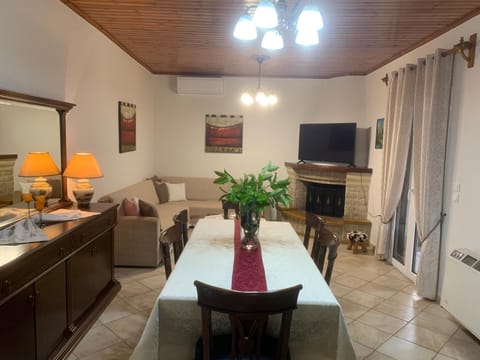 Communal lounge/ TV room, Living room, Dining area