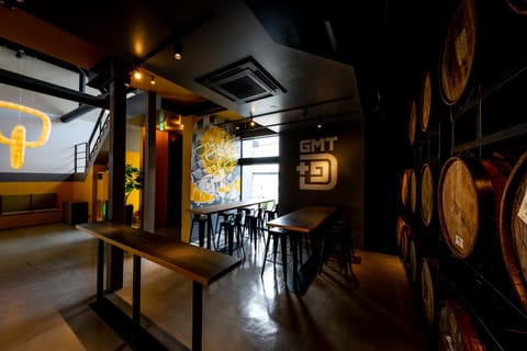 Restaurant/places to eat, Lounge or bar