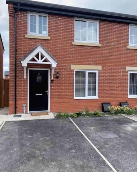 Fresh & Spacious New Build Home House in Crewe