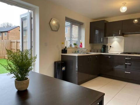 Fresh & Spacious New Build Home House in Crewe
