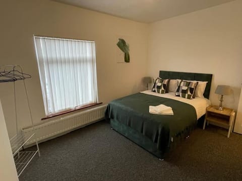 Cosy & Fresh Home House in Stoke-on-Trent