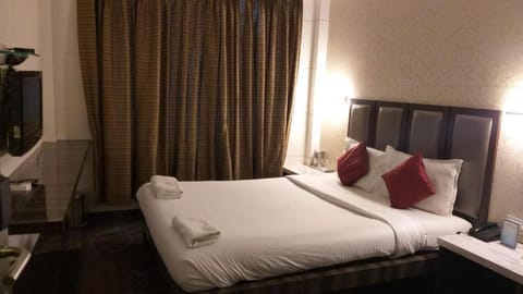 HOTEL SAPNA MARINE Condo in Mumbai
