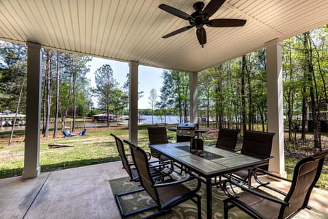 Captain's Cove House in Lake Sinclair