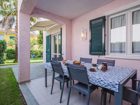 Holiday Home Lucerna Due-3 by Interhome House in Ameglia