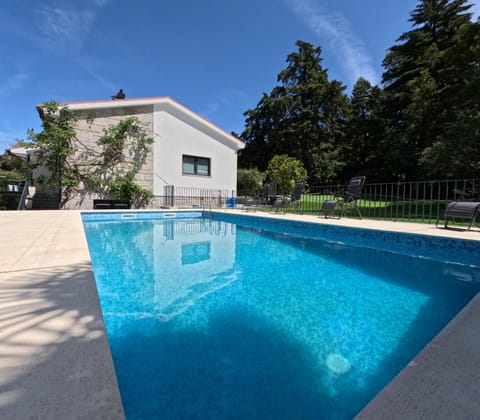 Property building, Garden, Swimming pool