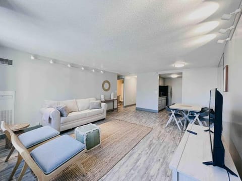 The Hartford Skyline - Stylish Downtown Condo with Wifi Gym and Parking Condo in Hartford